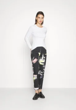 ESPRIT Roundneck - Longsleeve - White -Esprit 0a0afb6a67cb48f8be19e1ff705e3aca scaled