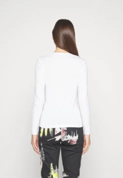 ESPRIT Roundneck - Longsleeve - White -Esprit 0b1b8940de1948aea84cda81593a277e scaled