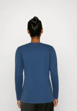 ESPRIT Single - Longsleeve - Petrol Blue 8 ESPRIT Single - Longsleeve - Petrol Blue -Esprit 0b23134725824b4e97c93d0b9f9120dd scaled