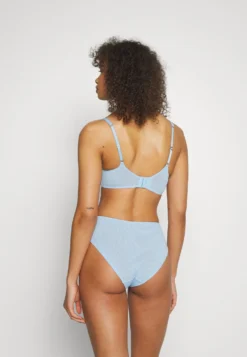 ESPRIT Jaquard Stripe K Par- Bikinitop - Pastel Blue -Esprit 11b227f7d3a141389389d5913ff1538e scaled