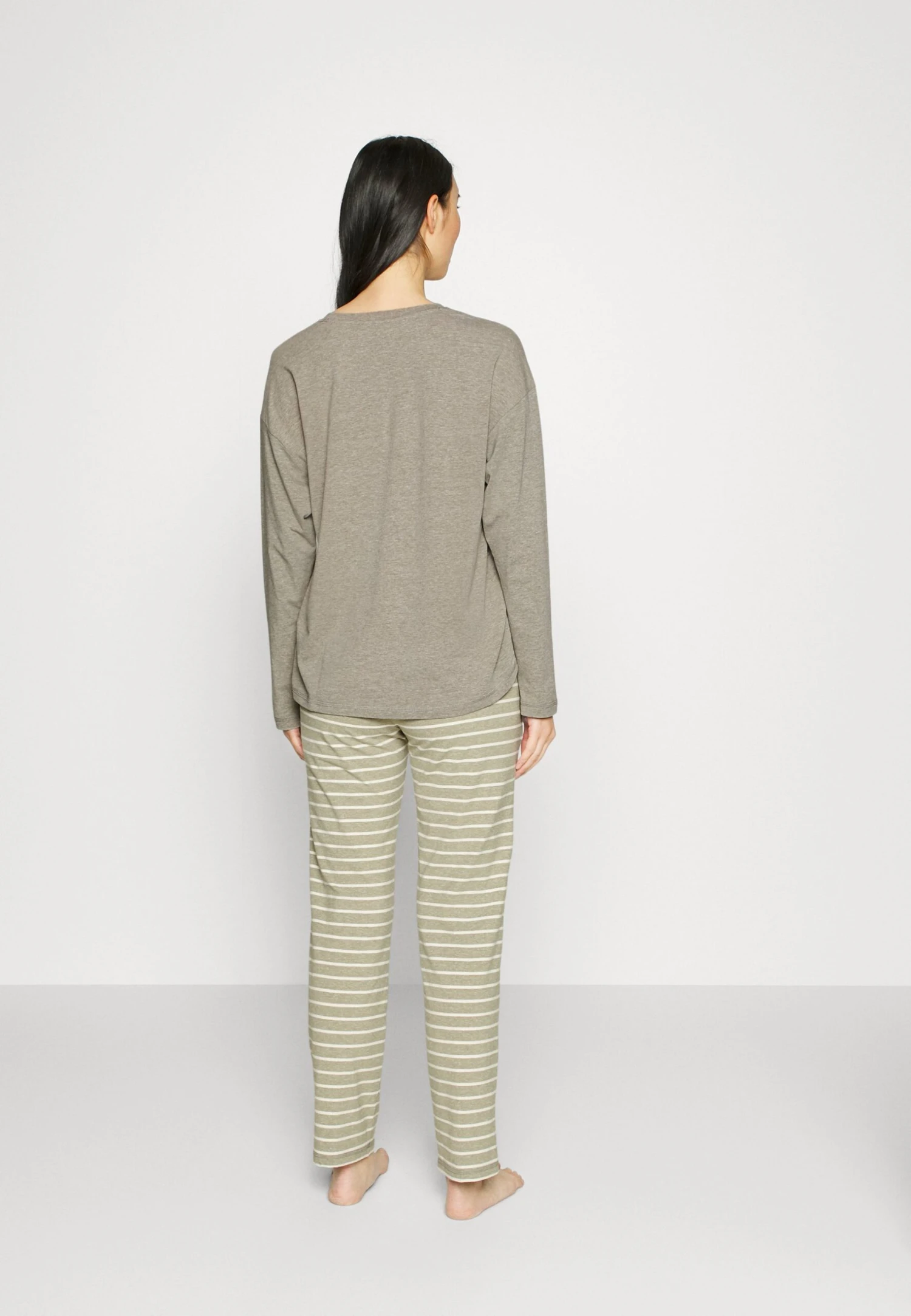 ESPRIT Y D Sus Mel Long Leg Long Sleeve - Pyjama - Light Khaki 3 ESPRIT Y D Sus Mel Long Leg Long Sleeve - Pyjama - Light Khaki - Afbeelding 3