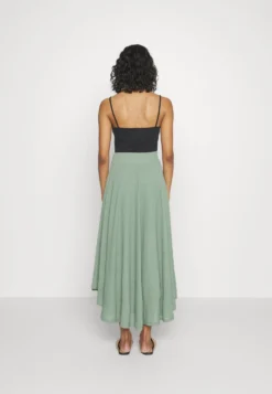 ESPRIT Long Skirt- Plooirok - Pale Khaki 10 ESPRIT Long Skirt- Plooirok - Pale Khaki -Esprit 2562c8318cf848df927714b919f1c21a scaled