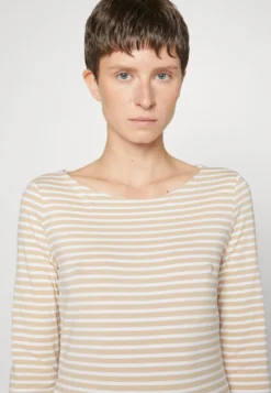 ESPRIT Boat Neck- Longsleeve - Sand -Esprit 2ca58a744c2a4afb96ef16e5a5dafe70 scaled