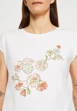 ESPRIT Stitch Detail - T-Shirt Print - White 11 ESPRIT Stitch Detail - T-Shirt Print - White -Esprit 33559bbe2911420bad5befd8b87de2a0 scaled