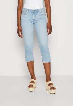 ESPRIT Capri - Jeansshort - Blue Light Wash