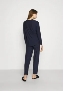 ESPRIT Soft Stripes Longsleeve Long Pants - Pyjama - Navy -Esprit 3692928a9d474840a2473b22ce0b4ee4 scaled