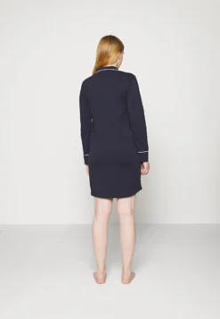 ESPRIT Nightshirt Long Sleeve - Nachtjapon - Navy 7 ESPRIT Nightshirt Long Sleeve - Nachtjapon - Navy -Esprit 382e6f48d1b045449e9bc9a7e2a49c6b scaled