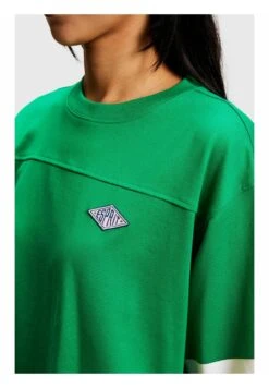 ESPRIT Cropped College Mit Logo - T-Shirt Print - Emerald Green -Esprit 3d32d0a0ca2f4101b96975f2db577fdd