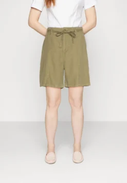 ESPRIT Shorts - Pistachio Green
