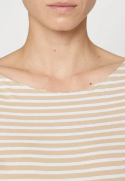 ESPRIT Boat Neck- Longsleeve - Sand -Esprit 54fa7f83abd0419fb1fd0a94fd42ff9f scaled