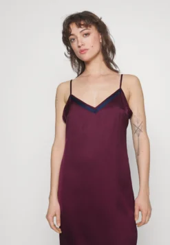 ESPRIT Chemise Solid - Nachtjapon - Bordeaux -Esprit 62173473dfeb4e539effe5ae23f598b4 scaled