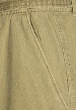 ESPRIT Shorts - Pistachio Green -Esprit 651fb0fe1eaf4e7689cdb2a7fdae908d scaled