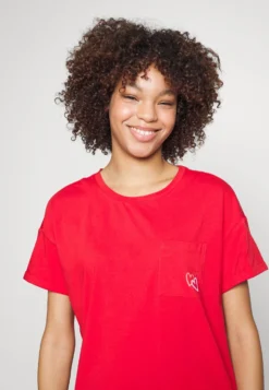 ESPRIT Valentine - Nachtjapon - Red -Esprit 657988d564fe4712b8014edd80199429 scaled