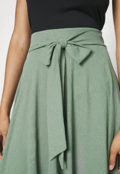 ESPRIT Long Skirt- Plooirok - Pale Khaki 13 ESPRIT Long Skirt- Plooirok - Pale Khaki -Esprit 65a10047cce74c988ebf2cba9e66bf85 scaled