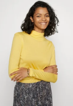 ESPRIT Cll F Turtle - Longsleeve - Yellow -Esprit 666d15f1f4bb411cb605532b4a1bd1d9 scaled