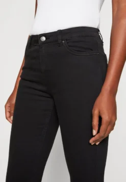 Edc By Esprit Capri - Jeansshort - Black -Esprit 6fe0d2a82b814b119e85cb7672f34d38 scaled