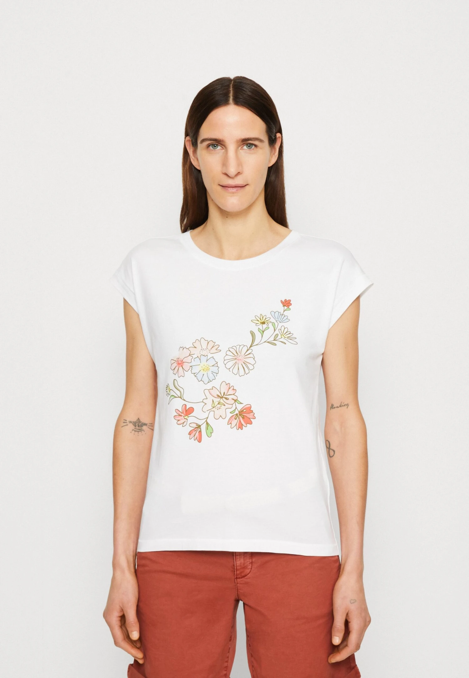 ESPRIT Stitch Detail - T-Shirt Print - White 1 ESPRIT Stitch Detail - T-Shirt Print - White