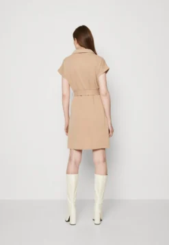ESPRIT Dress - Jerseyjurk - Taupe -Esprit 8042e07899f74ba09ad5d40c4f1cd62d scaled