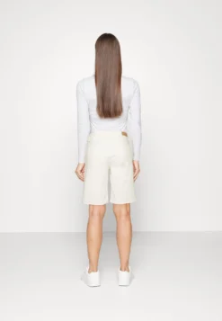 ESPRIT Basic- Jeansshort - Off White -Esprit 822e03610ade40e4ac2b5064d040a68e scaled
