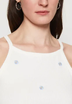 Edc By Esprit Embro - Top - Off White 11 Edc By Esprit Embro - Top - Off White -Esprit 83d41f9637be4a3bbb65b34c4842ddea scaled