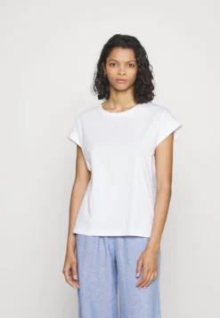 ESPRIT Core Tee- T-Shirt Basic - White -Esprit 86a53d5081b4443c8f2858095b491e67 scaled