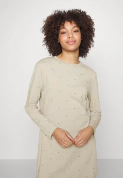 ESPRIT Seasonal- Nachtjapon - Light Taupe -Esprit 87dc8c20663f4db5b9fd0060f111df3d scaled