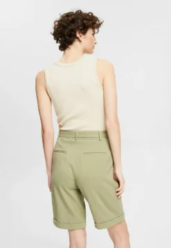 ESPRIT Mit Bundfalten - Shorts - Light Khaki -Esprit 8bf67a8b35ce431daabd047f23a5fbce scaled