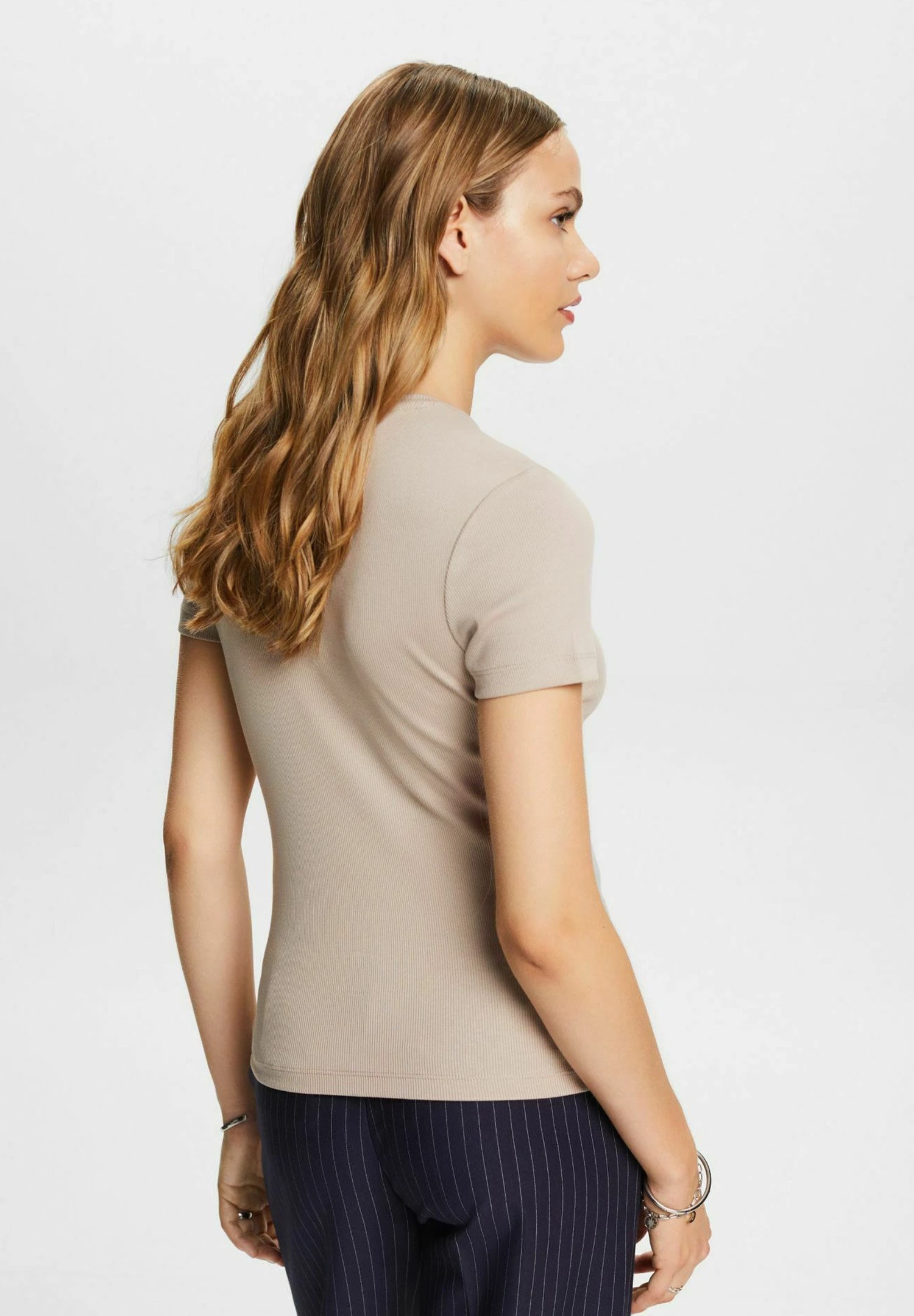 ESPRIT T-Shirt Basic - Light Taupe 3 ESPRIT T-Shirt Basic - Light Taupe - Afbeelding 3