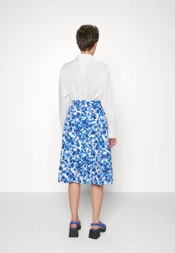 ESPRIT Sg-Ocs Stre - Maxirok - Ice 4 -Esprit 985aafba0d6144bca5c0f7b0f77456ab scaled