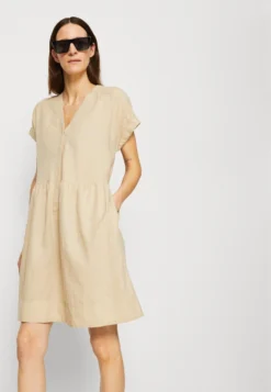 ESPRIT Dress - Jurk - Sand -Esprit ab3c39a2d9b5424e9b30dd4590eee644 scaled