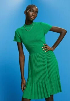 ESPRIT Mit Plisseefalten Und Stehkragen - Gebreide Jurk - Emerald Green -Esprit b0041ba0b5684cbc80cd5ed30e7cc314