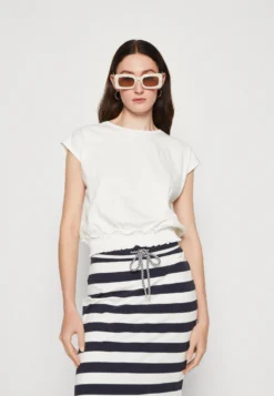 Edc By Esprit Bubble Hem - T-Shirt Print - Off White -Esprit b059b5a0900d42bdba5a4f1fdf69e7ec scaled