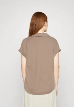 ESPRIT T-Shirt Basic - Taupe 8 ESPRIT T-Shirt Basic - Taupe -Esprit b8e76901a0594618861442558860f95e scaled
