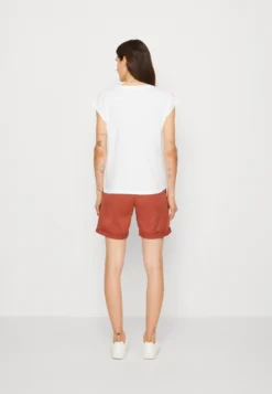 ESPRIT Stitch Detail - T-Shirt Print - White 8 ESPRIT Stitch Detail - T-Shirt Print - White -Esprit be9192856832491986c6d86726cc67a7 scaled