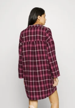 ESPRIT Nightshirt Long Sleeve - Nachtjapon - Bordeaux Red 7 ESPRIT Nightshirt Long Sleeve - Nachtjapon - Bordeaux Red -Esprit beda8a0fd1764db7a3d439df81b2b149 scaled