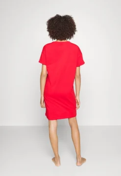 ESPRIT Valentine - Nachtjapon - Red -Esprit c1e003f8834844fbbb1f59f6dbd8eaff scaled