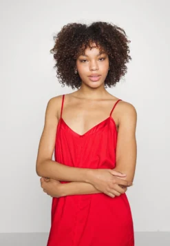 ESPRIT Matt Shiny Chemise - Nachtjapon - Red -Esprit cf0db14c9ab14617933395bd951fe348 scaled