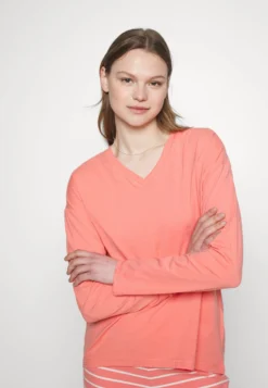 ESPRIT Y D Sus Mel Long Leg Long Sleeve - Pyjama - Coral -Esprit cfafd0dbeda043de896d46026eaf84be scaled