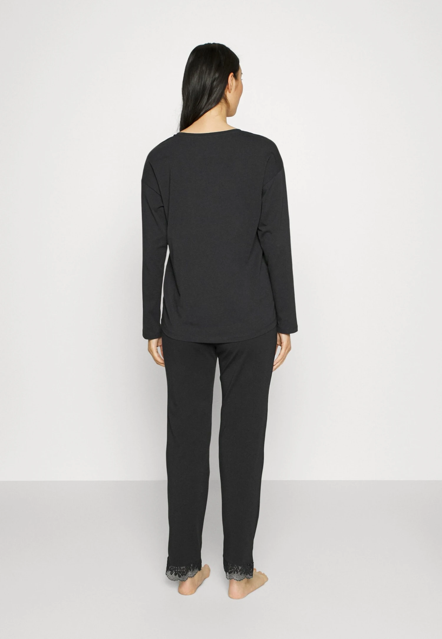 ESPRIT Seasonal Solid Long Leg Long Sleeve - Pyjama - Black 3 ESPRIT Seasonal Solid Long Leg Long Sleeve - Pyjama - Black - Afbeelding 3