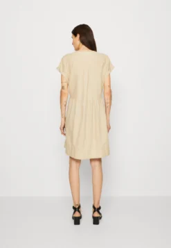 ESPRIT Dress - Jurk - Sand -Esprit d405fafa22ac4f6391a0e0bbf9cbde79 scaled