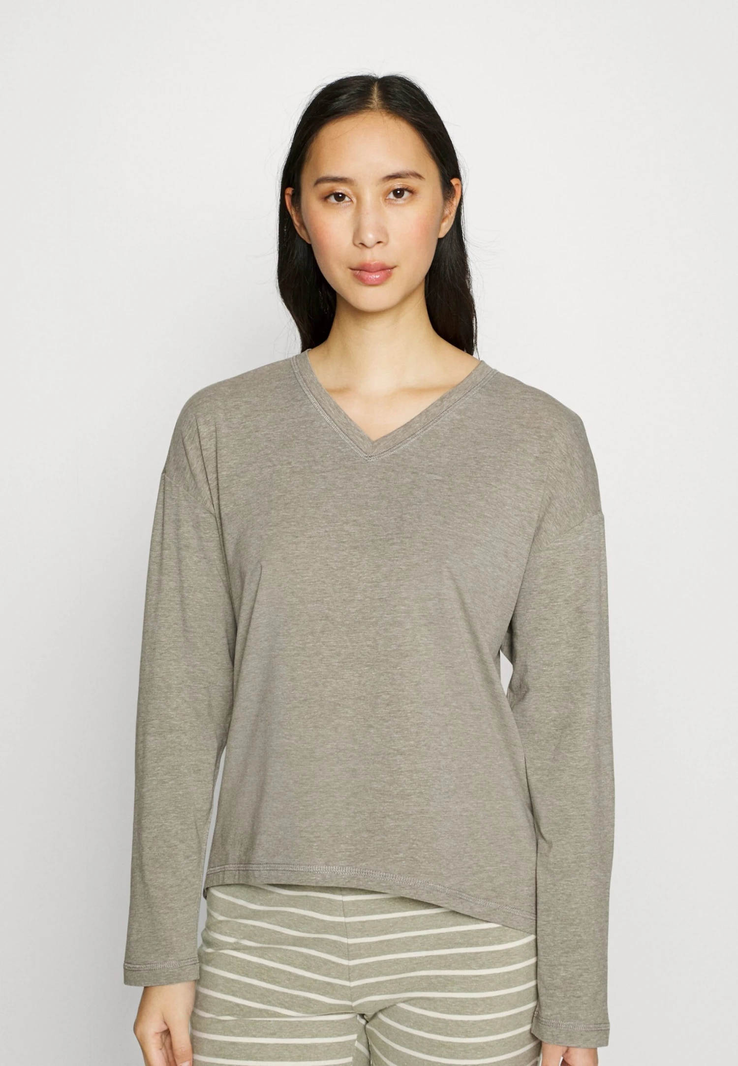 ESPRIT Y D Sus Mel Long Leg Long Sleeve - Pyjama - Light Khaki 4 ESPRIT Y D Sus Mel Long Leg Long Sleeve - Pyjama - Light Khaki - Afbeelding 4