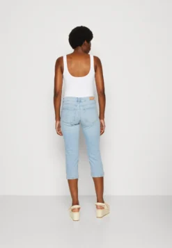 ESPRIT Capri - Jeansshort - Blue Light Wash -Esprit e73394f5cf5148fcb7bf0965ca23bc6a scaled