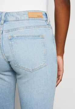 ESPRIT Capri - Jeansshort - Blue Light Wash -Esprit f0e70c28adcd458ca57950206f9278f7 scaled