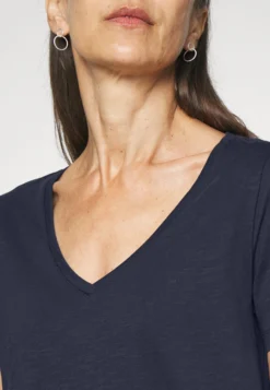 Edc By Esprit Slub V-Neck - T-Shirt Basic - Navy -Esprit f5a321323b474d1d987b1f481f4642e4 scaled