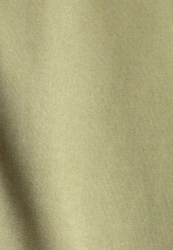 ESPRIT Mit Bundfalten - Shorts - Light Khaki -Esprit ffa969e09103470a97117ef6ad128f88 scaled